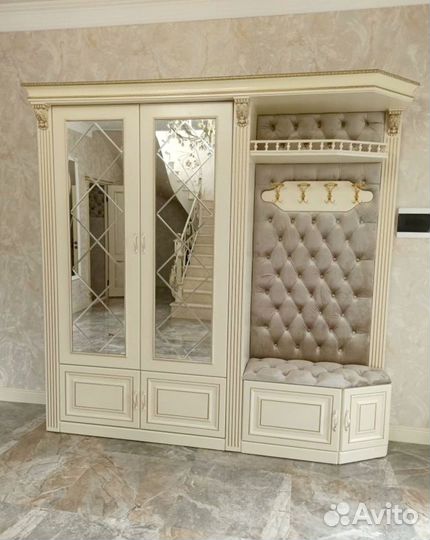 Очень красивый шкаф в прихожую Барокко