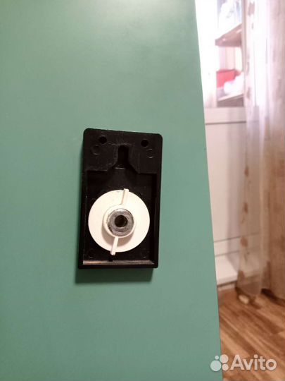 Фигурное зеркало со стеклянной полкой