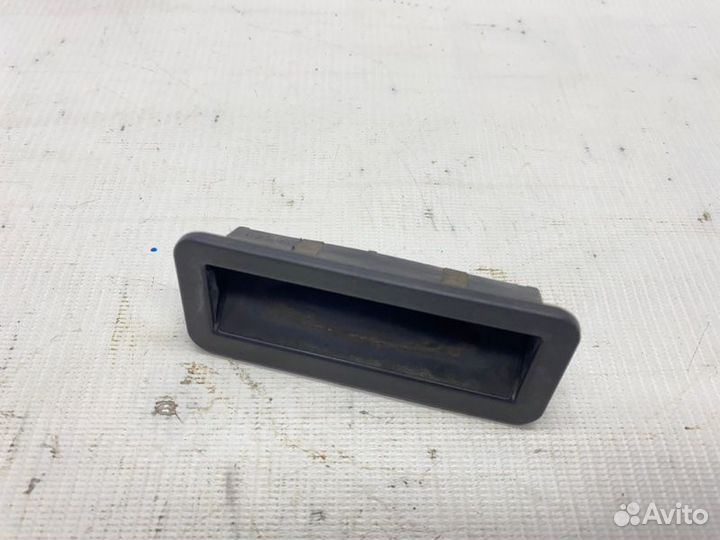 Кнопка багажника Ford Focus 2 hwda 2006