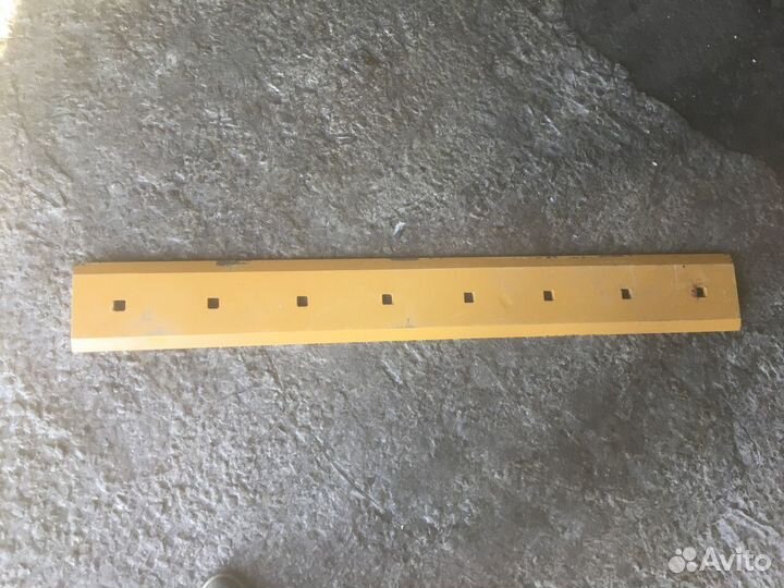 Нож Komatsu D37-D39 центральный 12F-70-31281