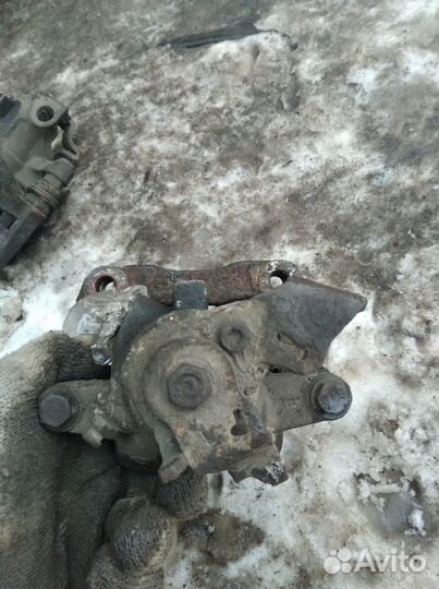 Суппорт задний левый Пежо 307/308