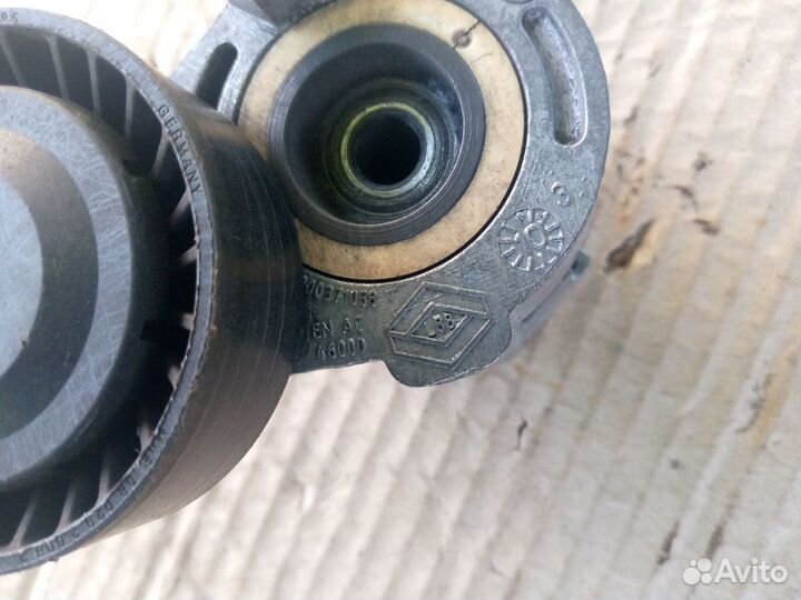 Натяжитель ремня Renault Megane 2