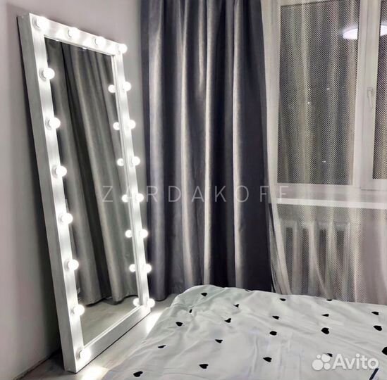 Гримерное зеркало с подсветкой