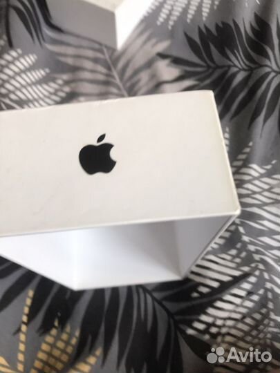 Коробка от iPhone 7