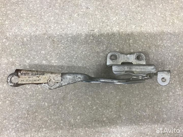 Петля капота правая Toyota Corolla E18 2013-2018