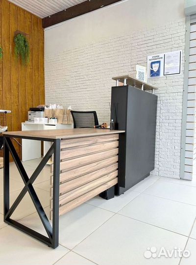 Офисный стол с тумбой