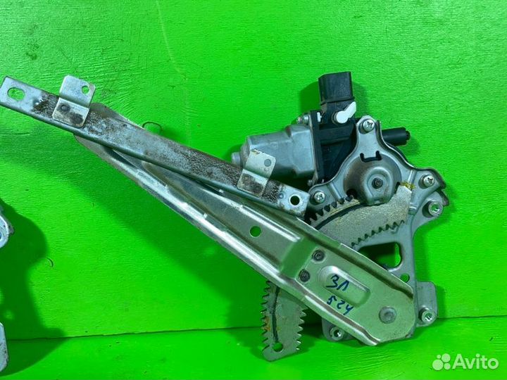 Стеклоподъемник электрический задний Mitsubishi