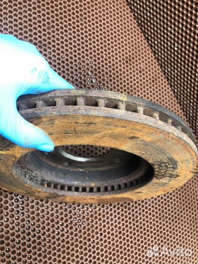 Тормозной диск передний Mitsubishi Lancer седан