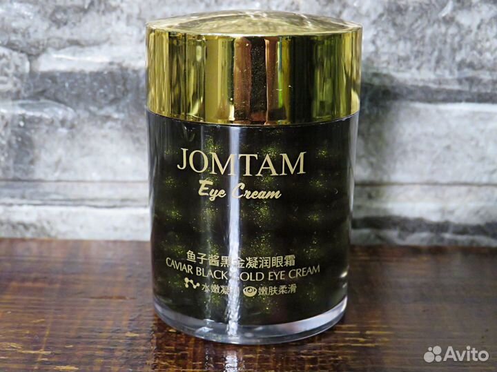 Кремы с икрой, золотом, розой и шелком