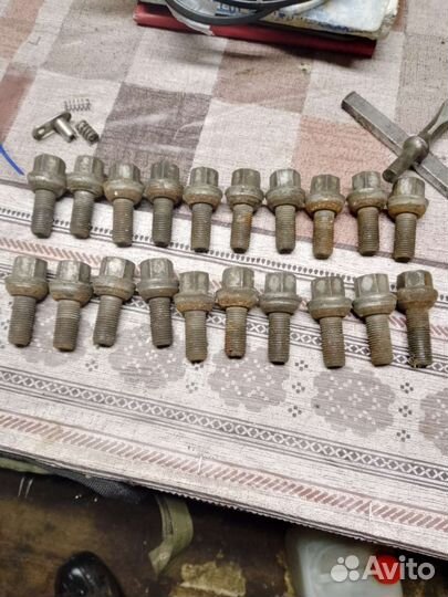 Колёсные болты