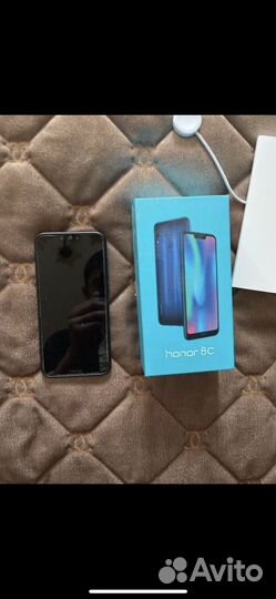 Телефон Honor 8c