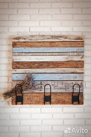 Настенная вешалка / крючки для одежды. Декор