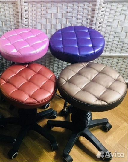 Стул для мастера педикюра, косметолога