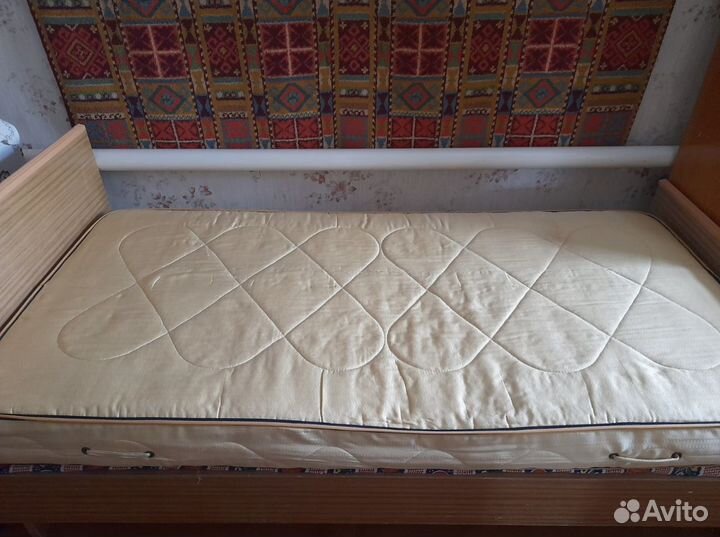 Кровать полутороспальная