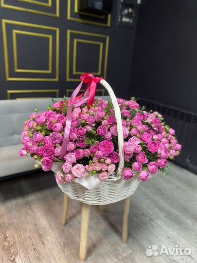 Огромная корзина из пионовидной розы