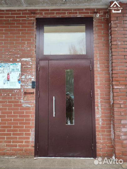 Дверь входная в подъезд