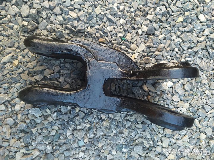 Серьга на трактор