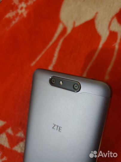 ZTE Blade V8, 3/32 ГБ