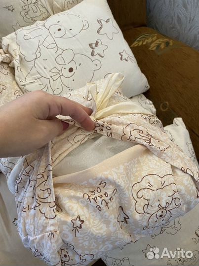 Бортик на кроватку