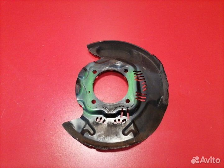 Пыльник тормозного диска передний правый Lexus