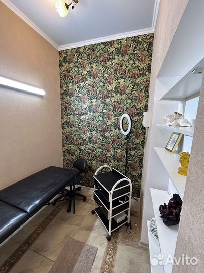 Аренда рабочего места кушетка парикмахера бровист