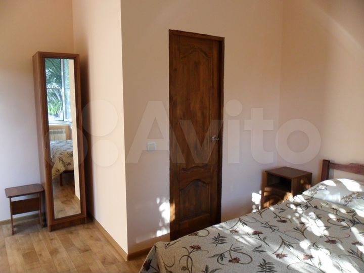 Комната 20 м² в 8-к., 2/2 эт.