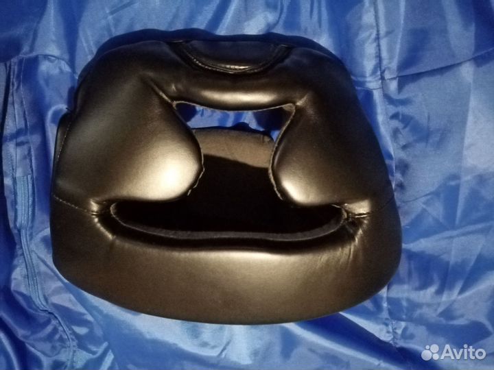 Боксерские перчатки, защита голени, шлем мма