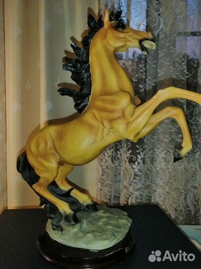 Фигурки лошадь и гномик винодел