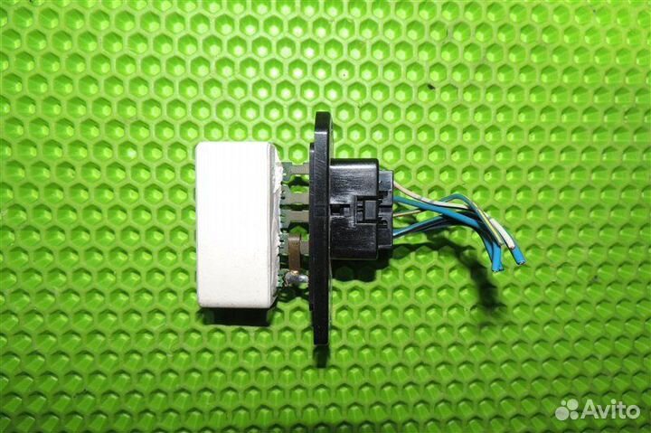 Реостат печки Toyota Voxy AZR60 1azfse 2007