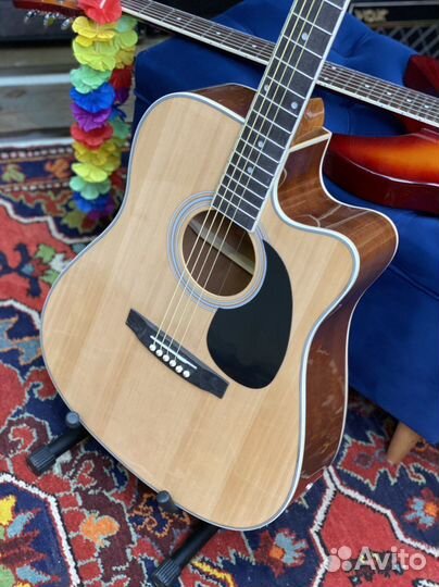 Электро акустическая гитара