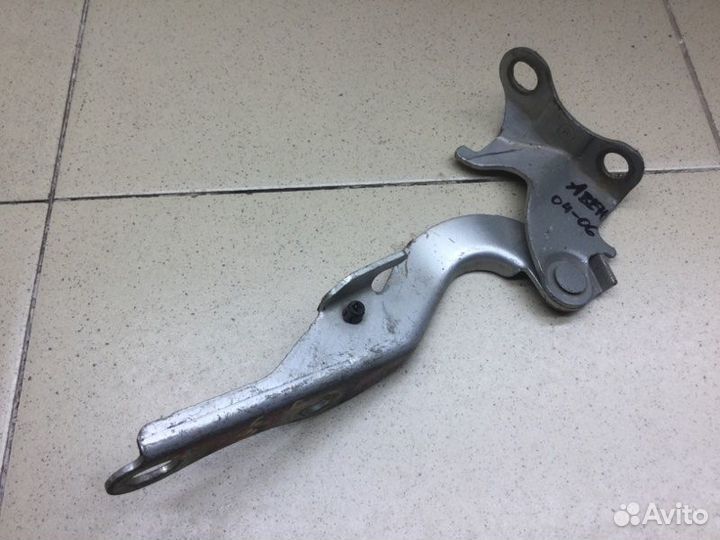 Петля капота правая правая Toyota Avensis 2