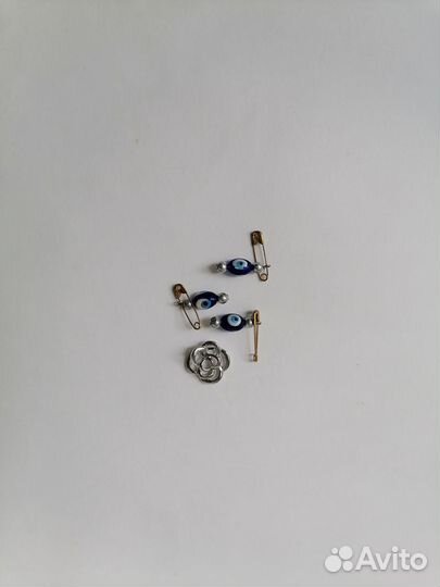 Брошки и кулон