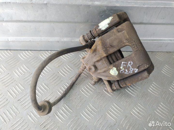 Суппорт тормозной передний правый Renault Duster