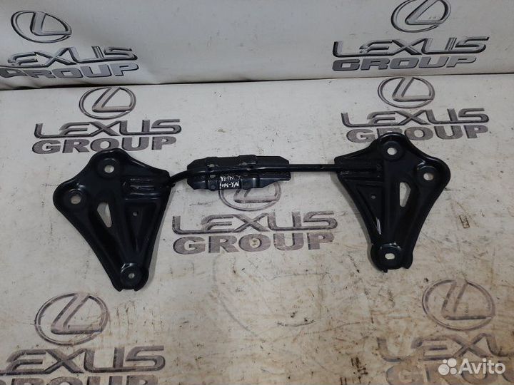 Крепление балки подвески заднее Lexus Nx300H