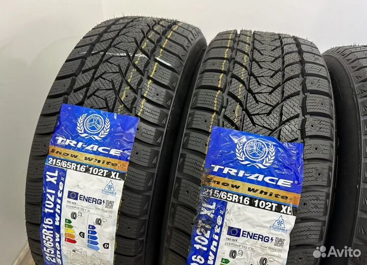 Tri Ace Snow White II 215/65 R16 22T