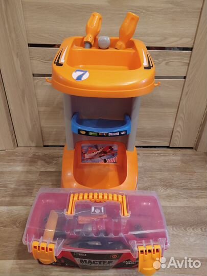 Тележка с инструментами