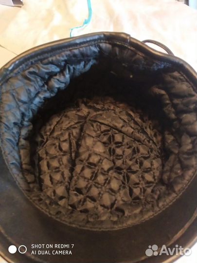 Кепка женская кожаная продаётся