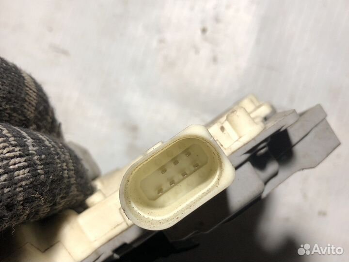 Замок двери передней правой VAG 3C1 837 016A