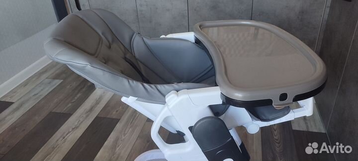 Детский стульчик для кормления Carello apricus