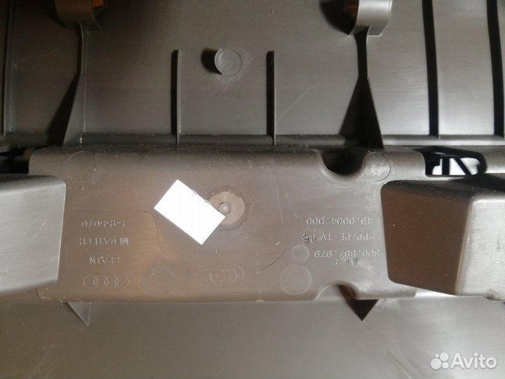 Обшивка крышки багажника Audi Q3 2018