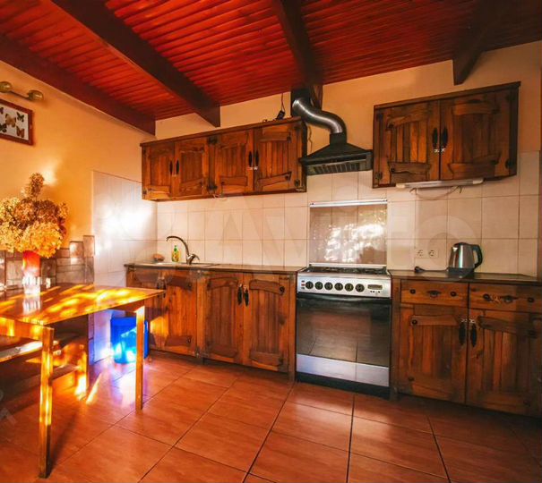 Дом 300 м² на участке 8 сот.