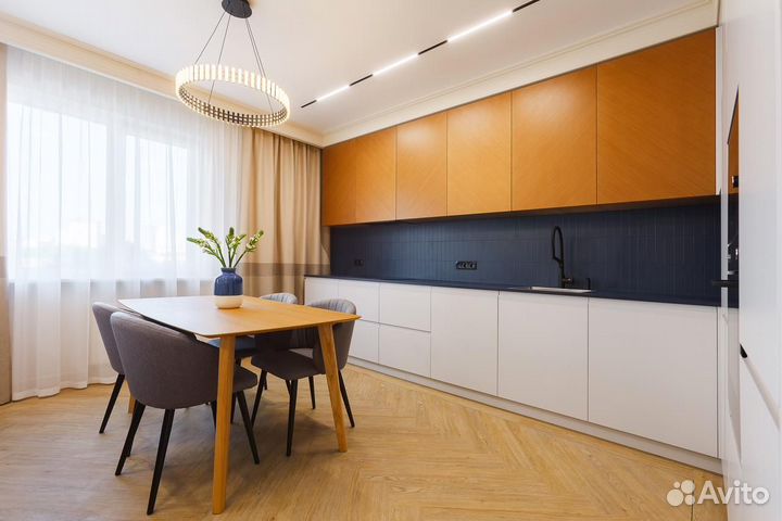 Стол обеденный