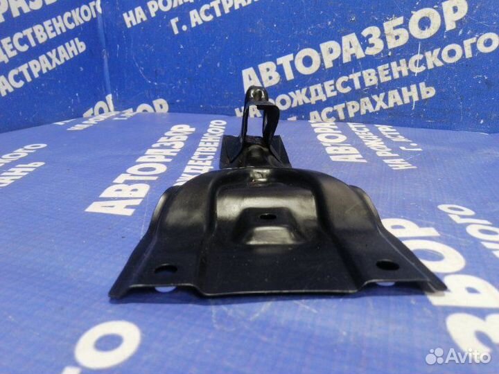 Кронштейн замка капота Hyundai Getz хэтчбек G4EE