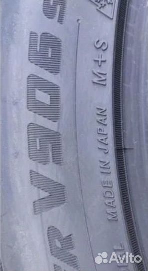 Yokohama BluEarth Winter V906 295/40 R21 111V