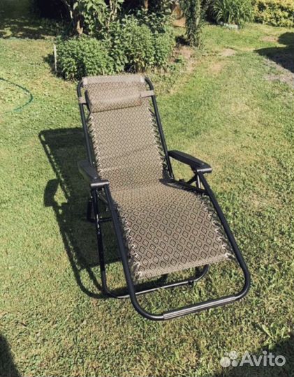 Шезлонг новый