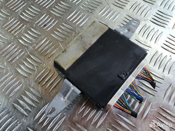 Модуль управления двери задней правой Lexus LS 4