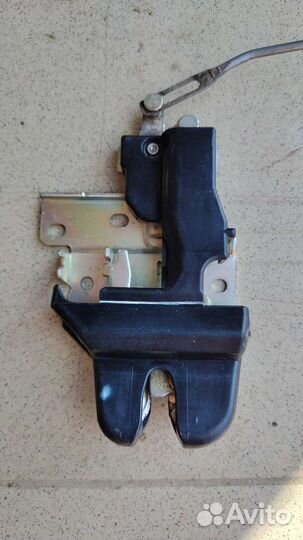 Замок багажника Mitsubishi Lancer 9