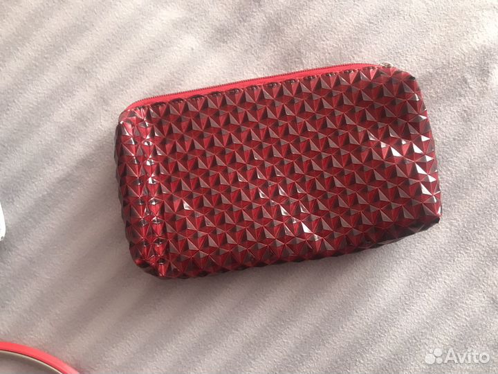 Косметичка для бассейна, пяльца, папка с файлами