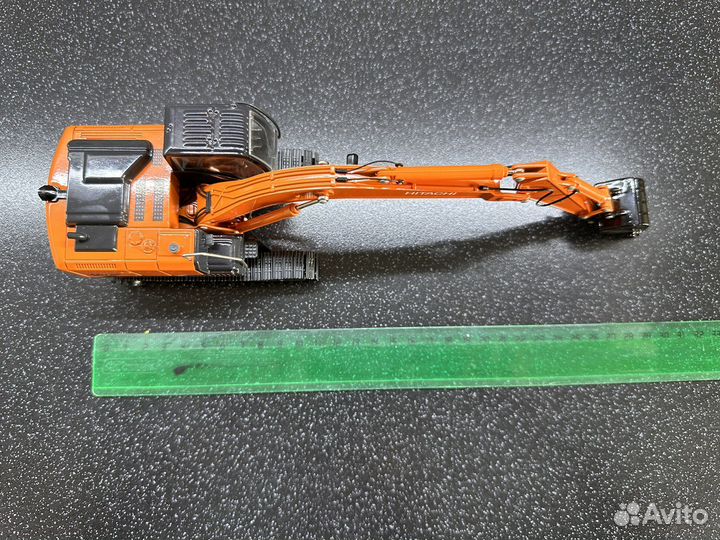 Масштабная модель экскаватора Hitachi ZX200-5A