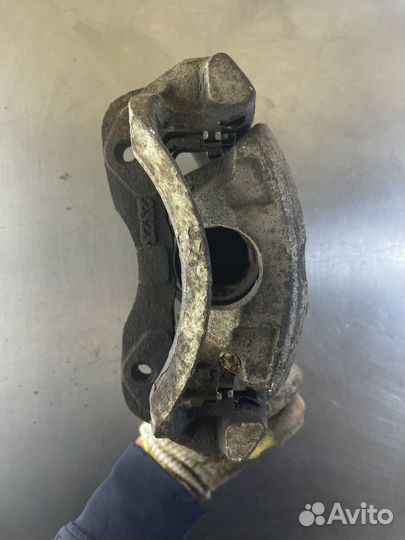 Суппорт передний правый Mitsubishi Galant 1993 199